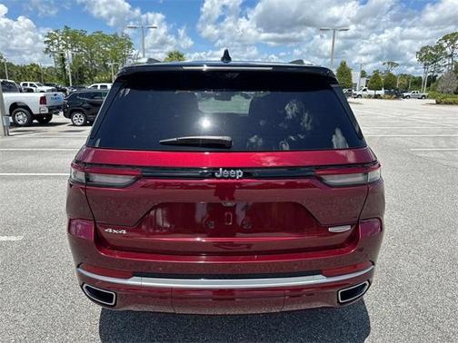2022 Jeep Grand Cherokee Summit