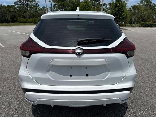 2022 Nissan Kicks SV
