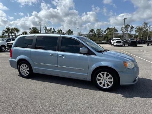 2013 Chrysler Town & Country Touring