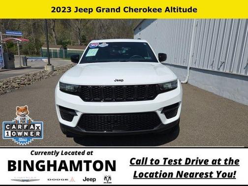 Bright White Clearcoat 2023 Jeep Grand Cherokee Altitude