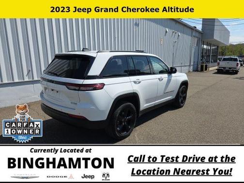 Bright White Clearcoat 2023 Jeep Grand Cherokee Altitude