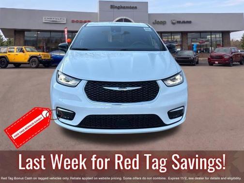 Bright White Clearcoat 2026 Chrysler Pacifica Select