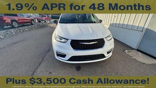 Bright White Clearcoat 2026 Chrysler Pacifica Select