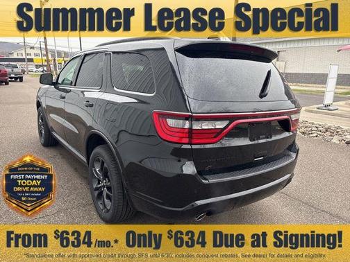 DB Black Crystal Clearcoat 2026 Dodge Durango GT