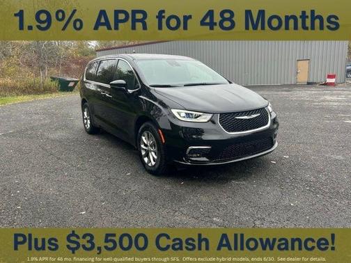 Diamond Black 2026 Chrysler Pacifica Select