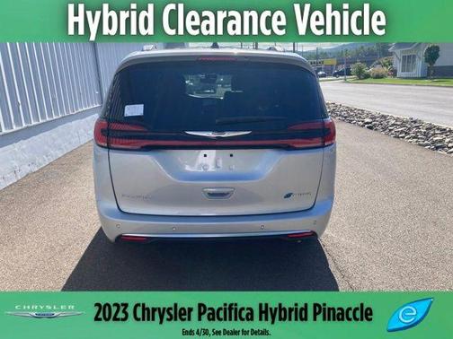 Silver Mist Clearcoat 2023 Chrysler Pacifica Hybrid Pinnacle