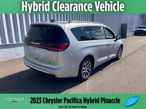Silver Mist Clearcoat 2023 Chrysler Pacifica Hybrid Pinnacle