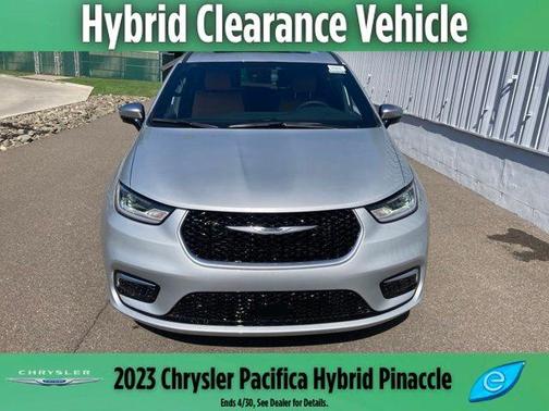 Silver Mist Clearcoat 2023 Chrysler Pacifica Hybrid Pinnacle