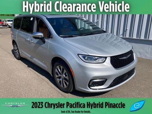 Silver Mist Clearcoat 2023 Chrysler Pacifica Hybrid Pinnacle