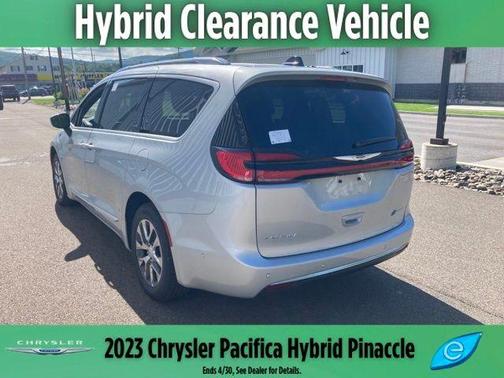 Silver Mist Clearcoat 2023 Chrysler Pacifica Hybrid Pinnacle