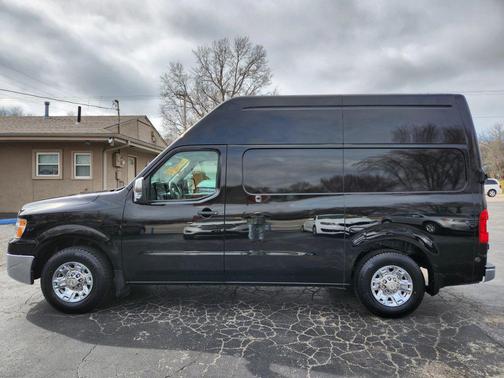 2017 Nissan NV Cargo NV2500 HD SV V8