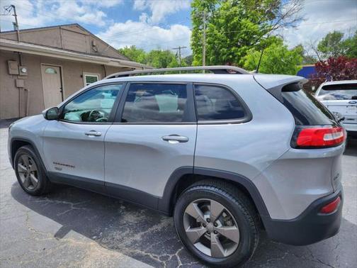 2016 Jeep Cherokee Sport