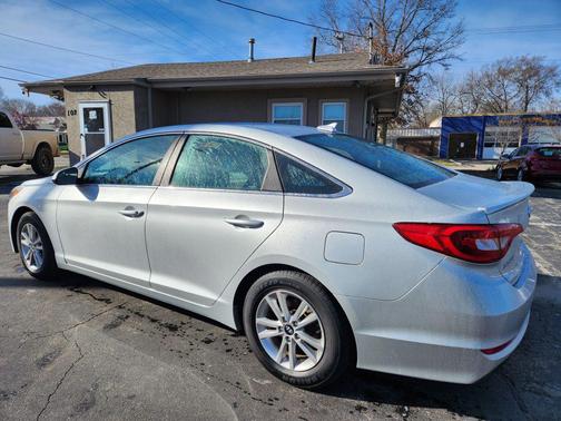 2017 Hyundai SONATA SE