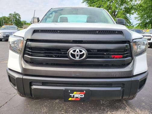 Super White 2016 Toyota Tundra SR