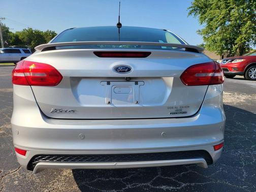 Ingot Silver 2015 Ford Focus SE