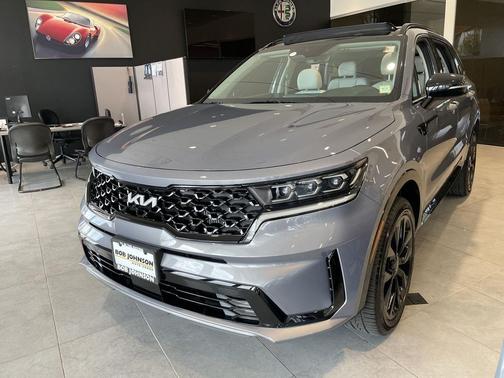 Everlasting Silver 2023 Kia Sorento SX