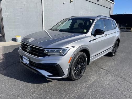 Pyrite Silver Metallic 2022 Volkswagen Tiguan 2.0T SE R-Line Black 4MOTION