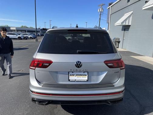 Pyrite Silver Metallic 2022 Volkswagen Tiguan 2.0T SE R-Line Black 4MOTION