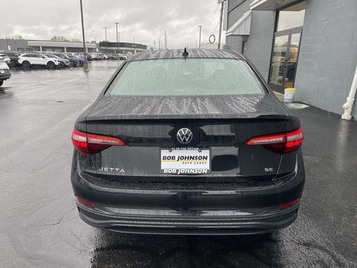 Deep Black Pearl 2022 Volkswagen Jetta 1.5T SE