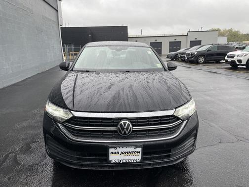 Deep Black Pearl 2022 Volkswagen Jetta 1.5T SE