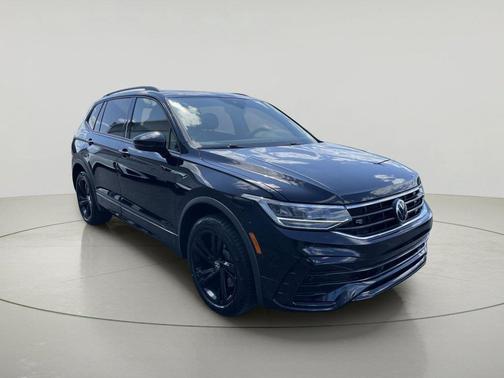 Deep Black Pearl 2024 Volkswagen Tiguan 2.0T SE R-Line Black 4MOTION