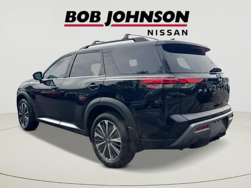 Super Black 2026 Nissan Pathfinder Platinum