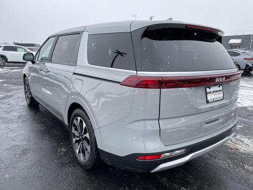 2023 Kia Carnival EX