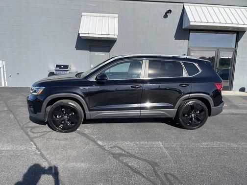 Deep Black Pearl 2023 Volkswagen Taos 1.5T SEL