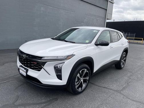 Summit White 2024 Chevrolet Trax FWD 1RS