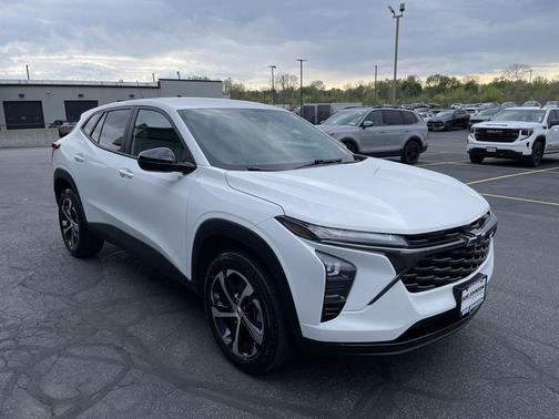 Summit White 2024 Chevrolet Trax FWD 1RS