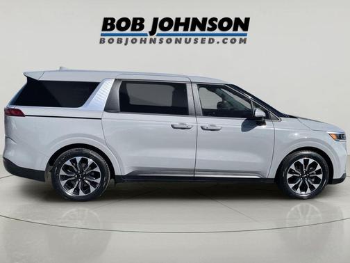 Ceramic Silver 2024 Kia Carnival EX