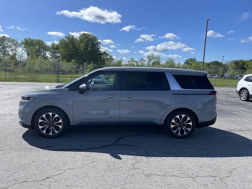 Ceramic Silver 2024 Kia Carnival EX