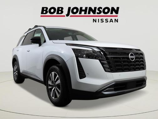 Everest White Pearl Tricoat 2026 Nissan Pathfinder SL