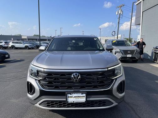 Silver Mist Metallic 2024 Volkswagen Atlas Cross Sport 2.0T SE w/Technology 4MOTION