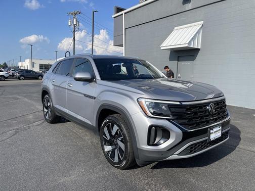 Silver Mist Metallic 2024 Volkswagen Atlas Cross Sport 2.0T SE w/Technology 4MOTION