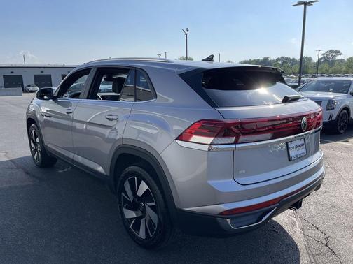 Silver Mist Metallic 2024 Volkswagen Atlas Cross Sport 2.0T SE w/Technology 4MOTION