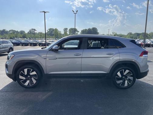 Silver Mist Metallic 2024 Volkswagen Atlas Cross Sport 2.0T SE w/Technology 4MOTION