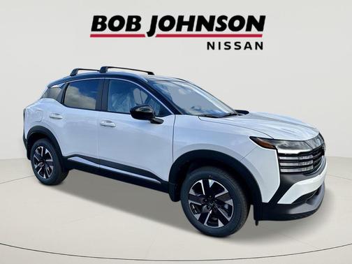 Aspen White Tricoat/Super Black 2026 Nissan Kicks SV