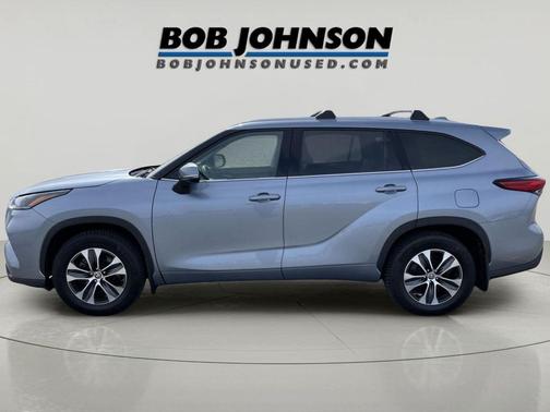 Moon Dust 2021 Toyota Highlander XLE