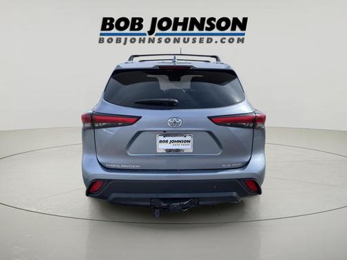 Moon Dust 2021 Toyota Highlander XLE