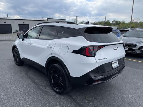 Glacial White Pearl 2026 Kia Sportage X-Line