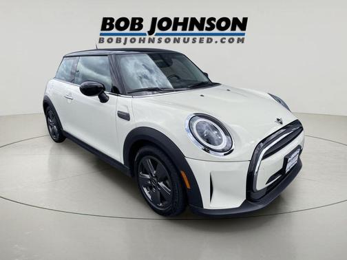 Pepper White 2023 MINI Hardtop Cooper