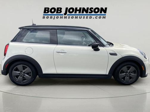 Pepper White 2023 MINI Hardtop Cooper