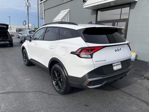 Glacial White Pearl 2023 Kia Sportage S