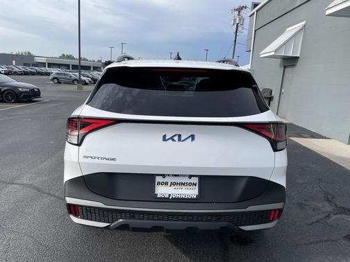 Glacial White Pearl 2023 Kia Sportage S