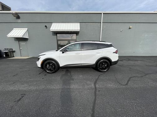Glacial White Pearl 2023 Kia Sportage S
