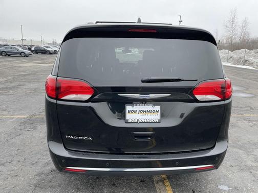 2018 Chrysler Pacifica Touring-L