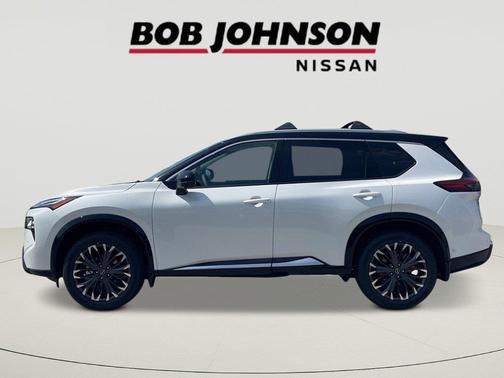 Everest White Pearl/Super Black 2026 Nissan Rogue Platinum