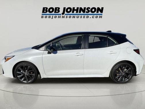 Wind Chill Pearl/Midnight Black Metallic 2026 Toyota Corolla XSE