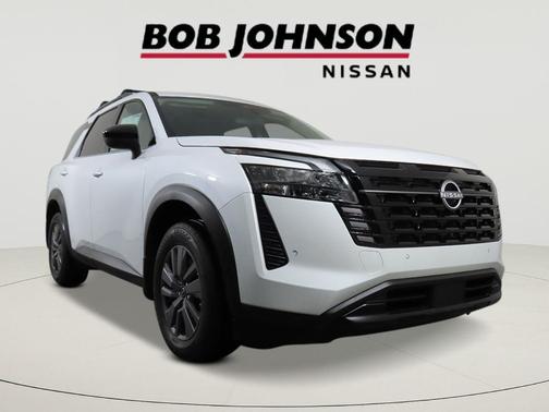 Everest White Pearl Tricoat 2026 Nissan Pathfinder SV